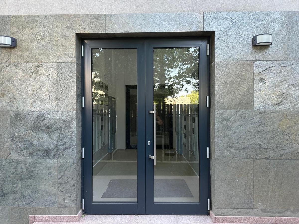 In Apart Hotel Βουκουρέστι Εξωτερικό φωτογραφία