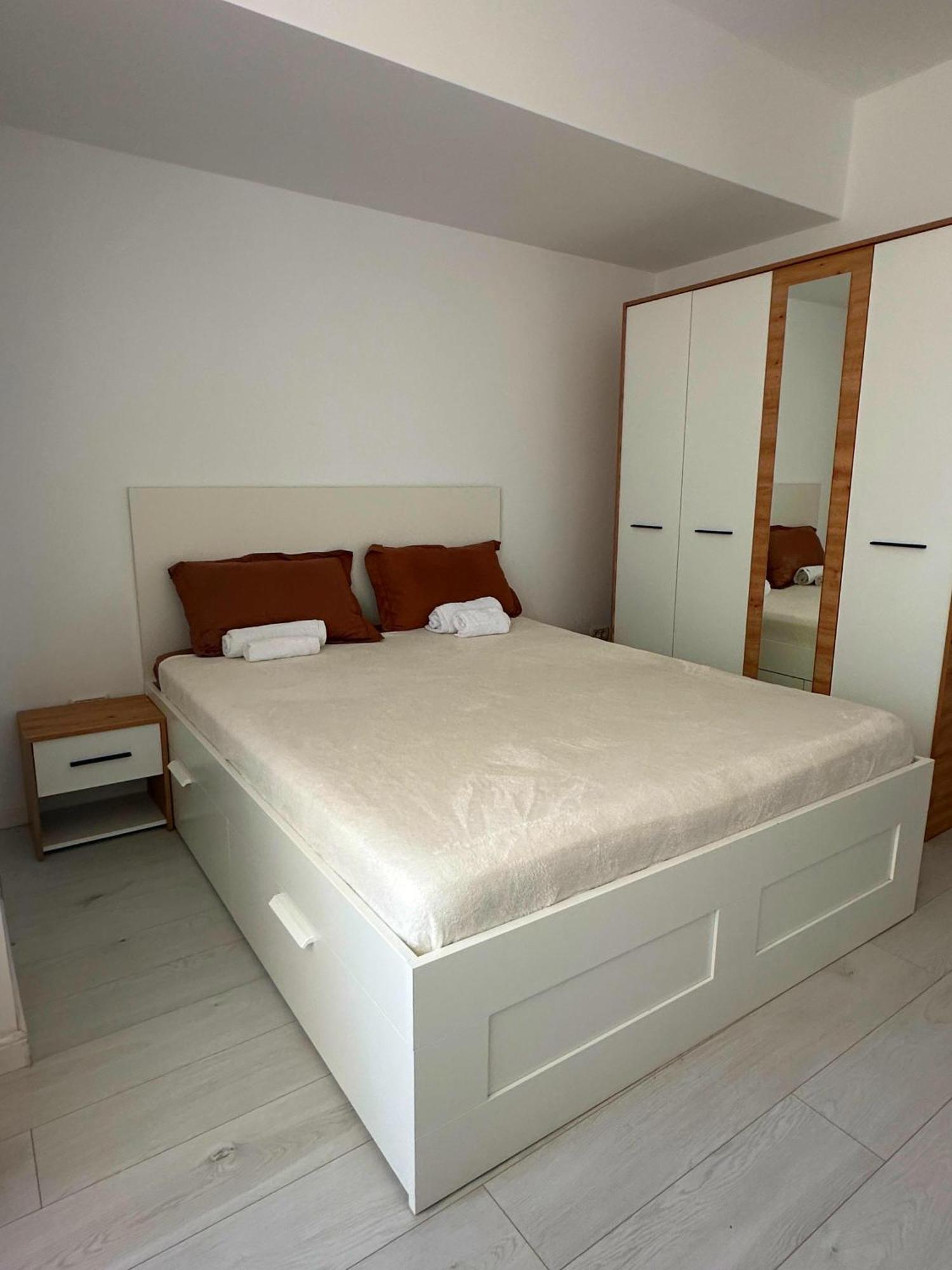 In Apart Hotel Βουκουρέστι Εξωτερικό φωτογραφία