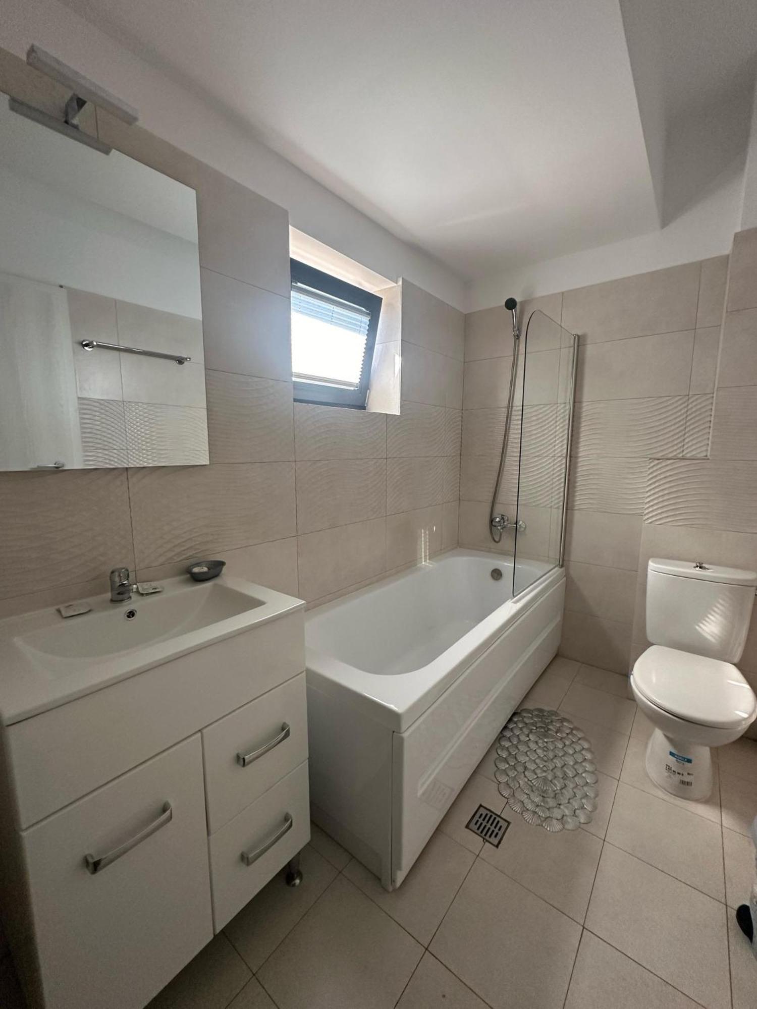 In Apart Hotel Βουκουρέστι Εξωτερικό φωτογραφία