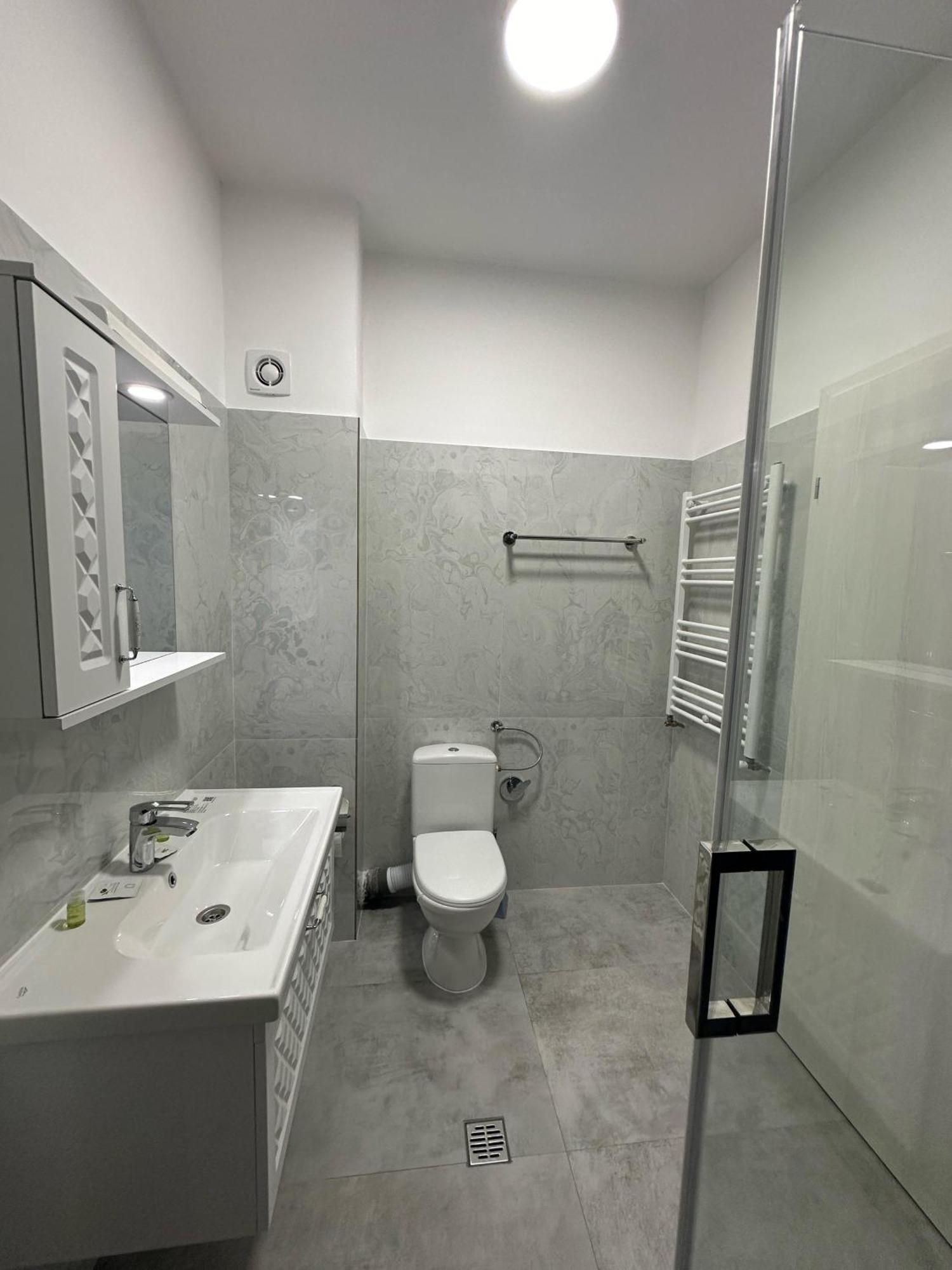 In Apart Hotel Βουκουρέστι Εξωτερικό φωτογραφία